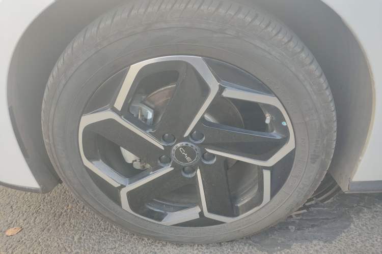 Used BYD Seal 06 New Energy 2025 DM-i Intelligent Drive 120KM Flagship Model Left Front Wheel Hub