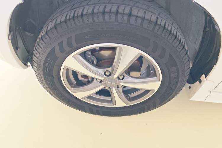 Used Haval H6 2016 Upgraded Model 1.5T Manual Two-Wheel Drive Elite Version Left Front Wheel Hub