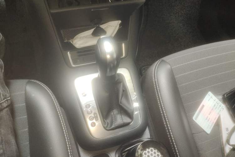 Used Volkswagen Tiguan 2017 300TSI Automatic Two-Wheel Drive Silk Road Luxury Edition Gear Lever