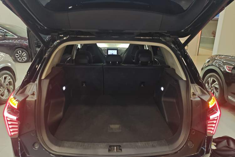 Used Hongqi HS3 2023 1.5T Two-Wheel Drive Shanwei Edition Trunk