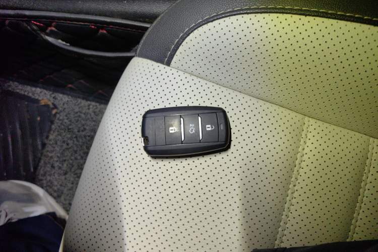 Used CHANGAN OSHAN A800 2017 1.5T Automatic ZhiZun Model Vehicle Key