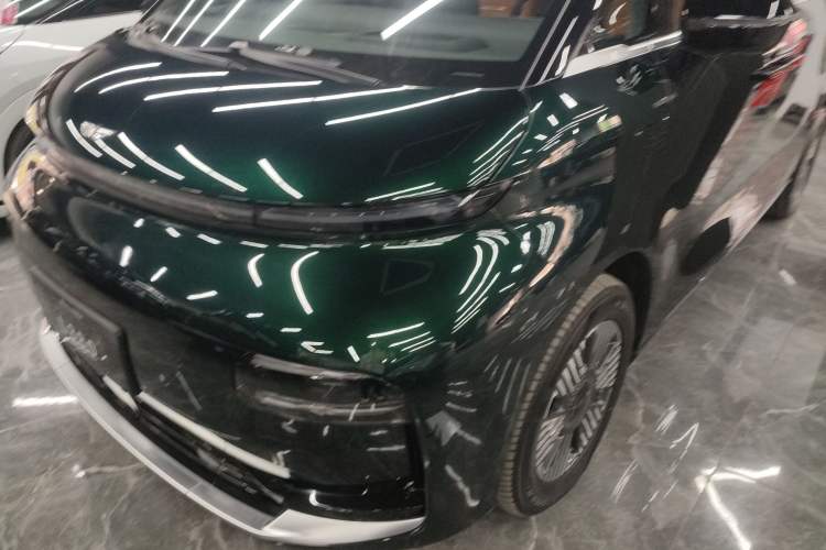 Used Geely Galaxy LEVC L380 2024 140-Degree 6-Seater All-Wheel-Drive Ultra