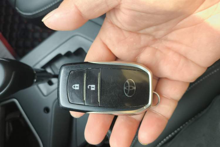 Used Toyota RAV4 2016 2.0L CVT Two-Wheel Drive Fashion Edition China V Standard
