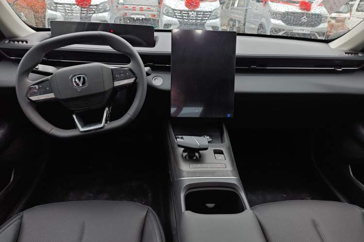 Used CHANGAN Eado 2025 Blue Whale 1.5T 500Bar Prestige Model Center Console
