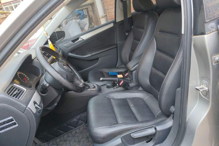 Used Volkswagen Sagitar 2012 1.6L Automatic Comfort Edition Left Front Seat