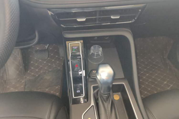 Used Roewe i5 2023 1.5L CVT Luxury Edition Gear Lever