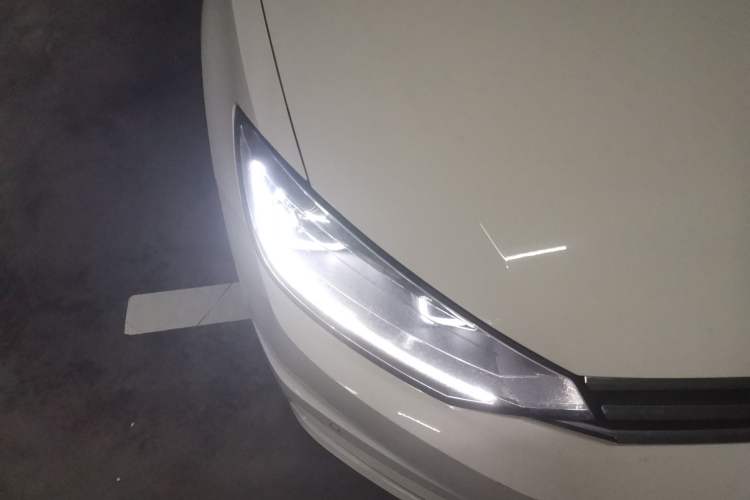 Used Volkswagen Touran 2018 Volkswagen Touran L 280TSI DSG Comfort Edition 7 Seats China V Emission Standard Right Front Headlight