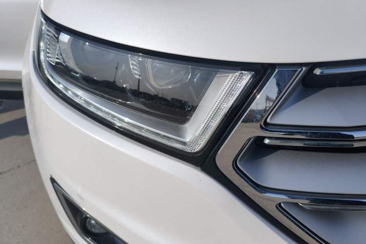 Used Ford Edge 2016 EcoBoost 245 Two-Wheel-Drive Titanium 7-Seater
