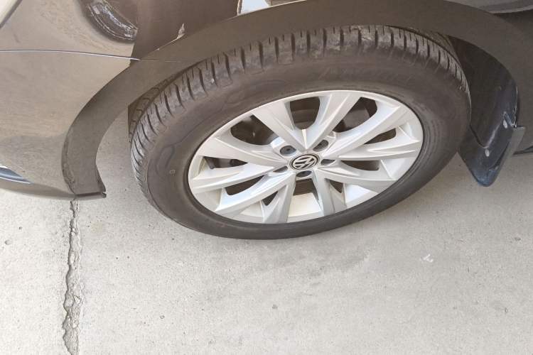 Used Volkswagen Lavida 2015 1.6L Automatic Comfort Edition Left Front Wheel Hub