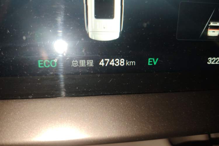 Used Denza D9 2022 DM-i 1040 Prestige Model Odometer Close Up