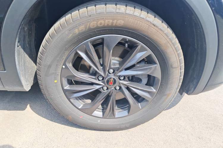 Used Hongqi HS5 2025 2.0T Two-Wheel Drive 600 000-Vehicle Commemorative Edition Right Front Wheel Hub