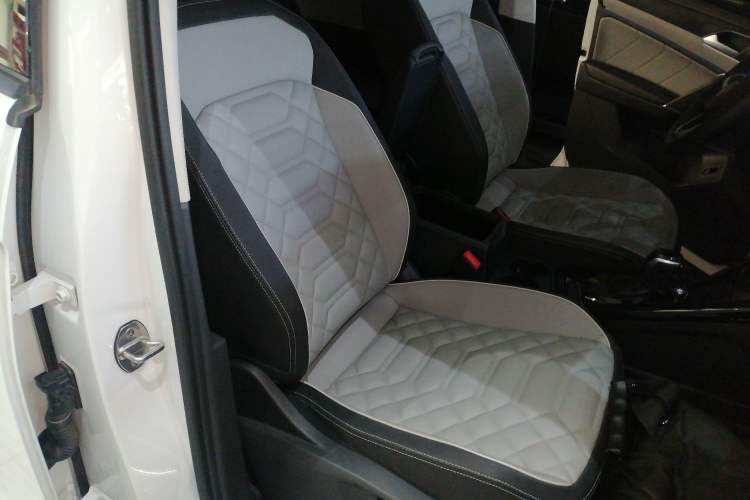 Used Volkswagen Tayron 2024 300TSI Two-Wheel-Drive Luxury Plus Advanced Version Right Front Seat