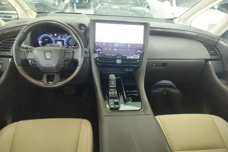 Used Toyota Vellfire 2024 Crown Dual-Engine 2.5L Ultimate Edition
