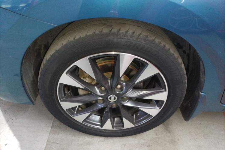 Used Nissan Lannia 2016 1.6L CVT Smart Cool Edition Left Front Wheel Hub