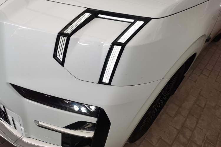 Used Zeekr 009 2024 7-Seater Walk-Through Version Four-Wheel Drive 108 kWh
