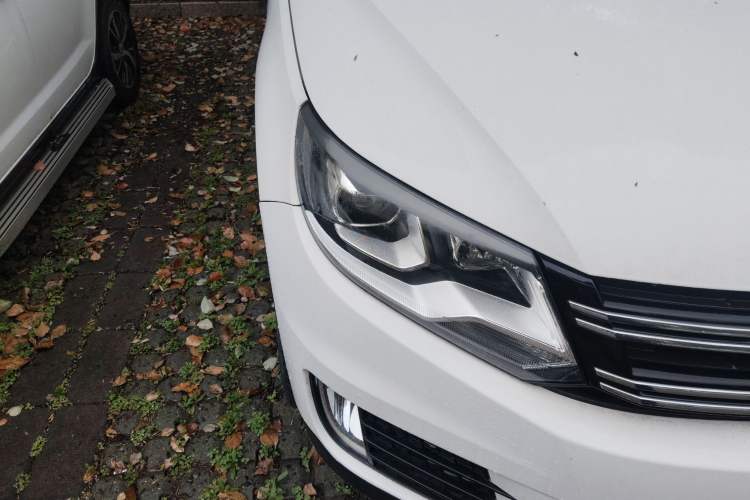 Used Volkswagen Tiguan 2015 1.8TSI Automatic Two-Wheel Drive Comfort Edition Right Front Headlight