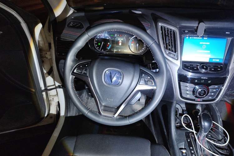 Used Changan CS75 2017 Shangkui Edition 1.5T Automatic Fengxiang Model
