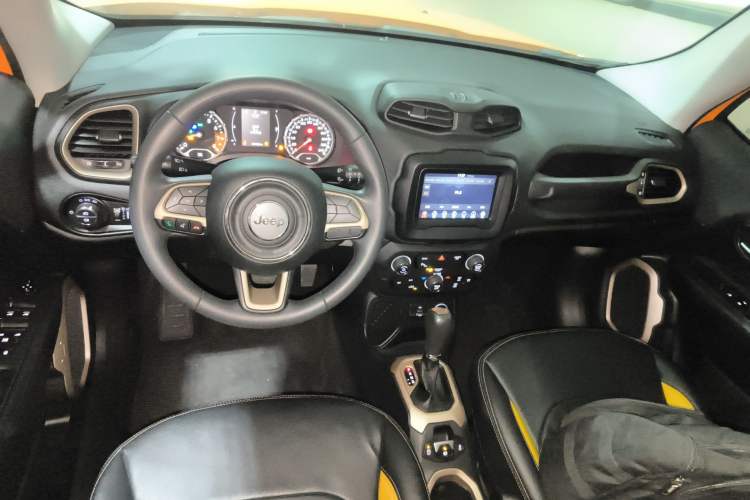 Used Jeep Renegade 2018 Connected Large Screen Version 180T Automatic High-Energy Edition
