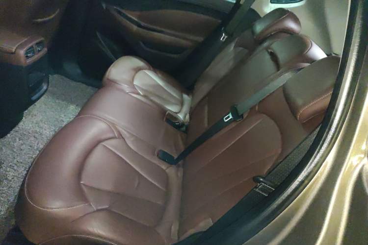 Used Buick Envision 2015 20T Four-Wheel Drive Luxury Model Left Rear Seat