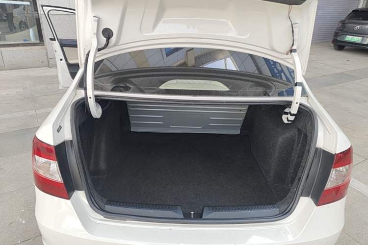 Used Skoda Rapid 2013 1.6L Automatic Smart Selection Model
