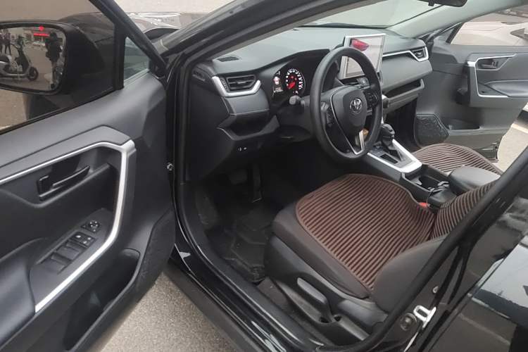 Used Toyota RAV4 2022 2.0L CVT Two-Wheel Drive Urban Edition Driver Seat