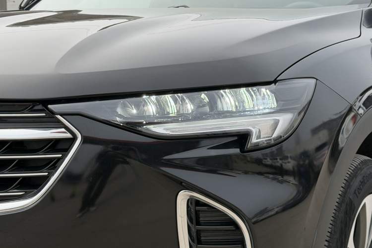 Used Buick Envision 2020 Encore S 652T Four-Wheel Drive Luxury Model
