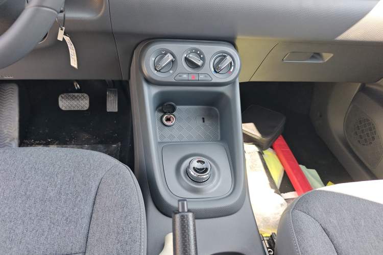 Used Wuling Hongguang New Energy 2025 Extended-Range Hybrid 50 km Standard Version Gear Lever