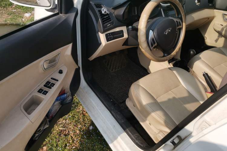 Used Chery Fengyun 2 2014 Hatchback 1.5L Manual New Youth Edition