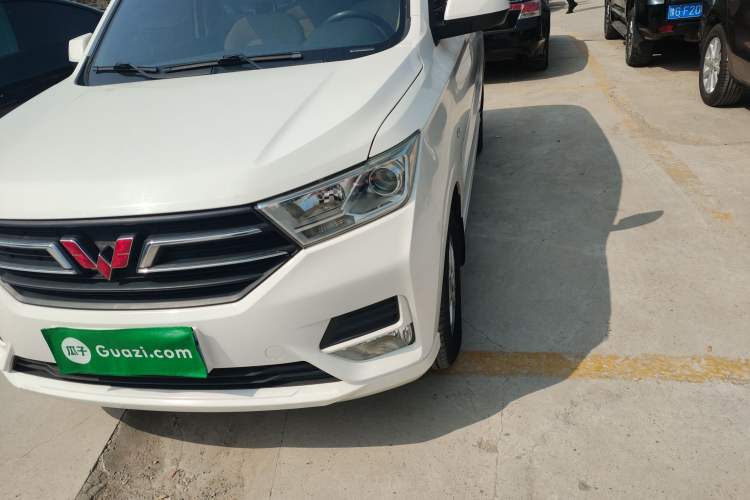 Used Wuling Hongguang 2021 1.5L S Standard Version LAR Left Front Headlight