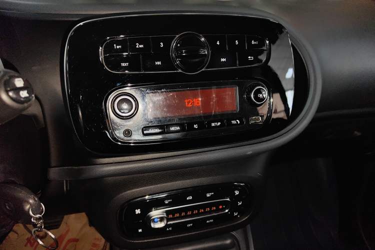 Used smart fortwo 2018 1.0L 52kW Hardtop Dynamic Version China V Audio And AC Panel