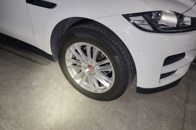 Used Jaguar F-PACE 2016 2.0T Two-Wheel Drive Urban Luxury Edition