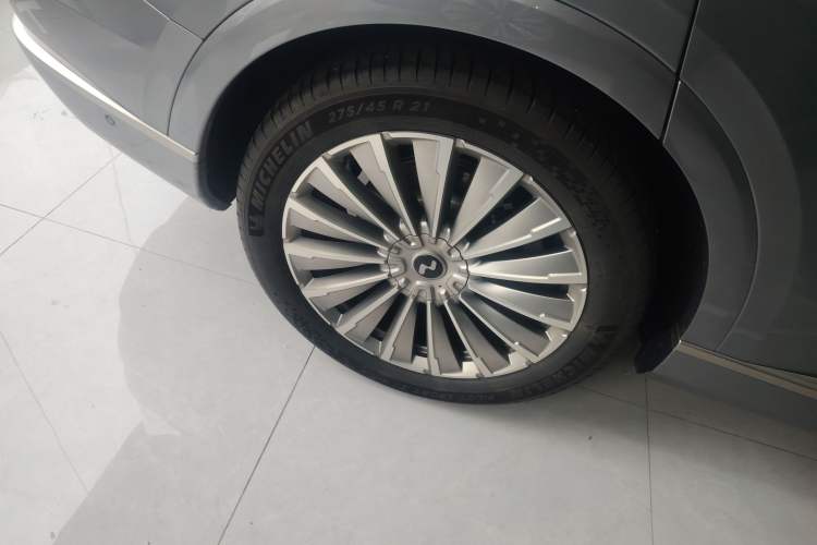 Used ONVO Luxeed L90 2025 Model—Ultra Six-Seater Version Right Rear Wheel Hub