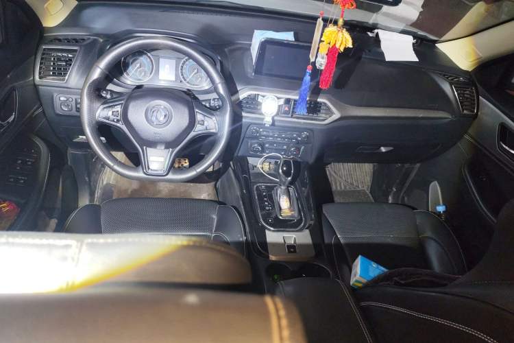 Used Dongfeng Fengon S560 2018 1.8L CVT Elite Model 7 Seats Center Console