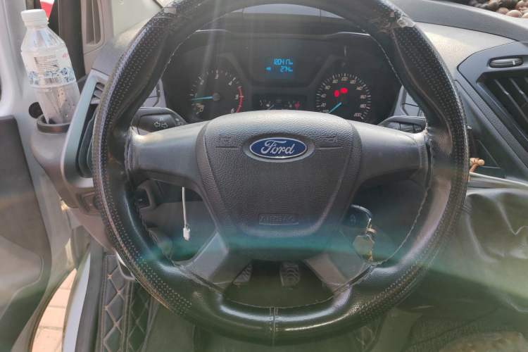 Used Ford Transit 2019 2.0T Diesel Multi-Purpose Commercial Vehicle Short Wheelbase Low Roof 6-Seater China VI Standard