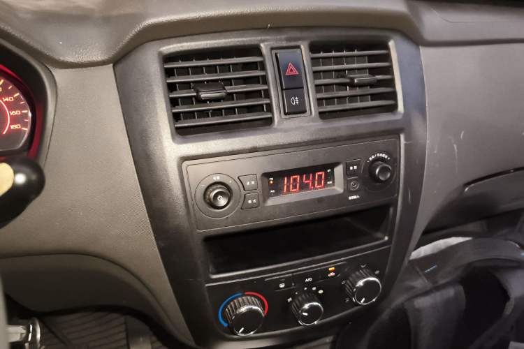 Used Wuling Rongguang S 2021 1.2L Base Model 7-Seater LSI Audio And AC Panel