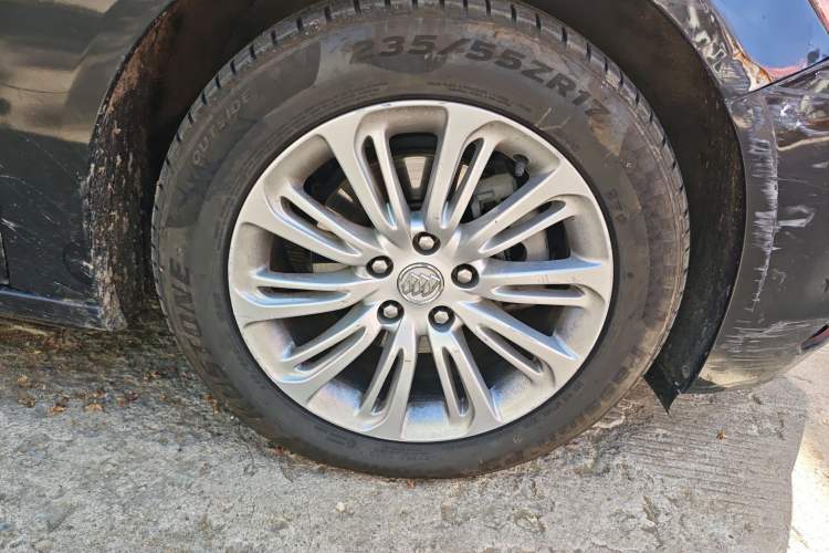 Used Buick LaCrosse 2016 20T Elite Edition Right Front Wheel Hub