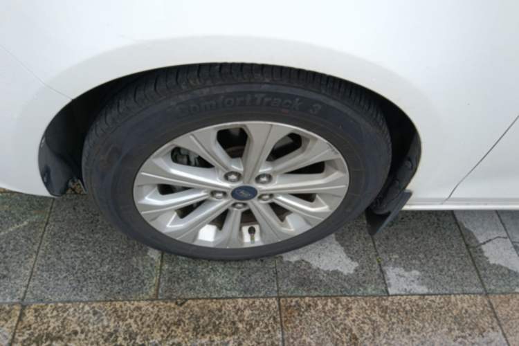 Used Ford Escort 2015 1.5L Automatic Fashion Model Exterior 4