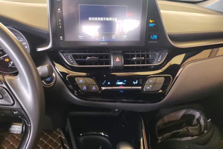 Used Toyota IZOA 2021 2.0L Yichi SPORT
