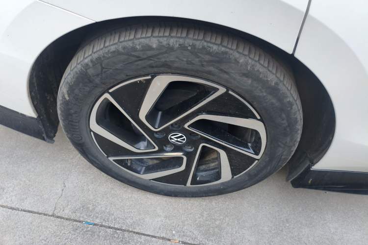 Used Volkswagen ID.7 VIZZION 2024 PRO Model Right Rear Wheel Hub