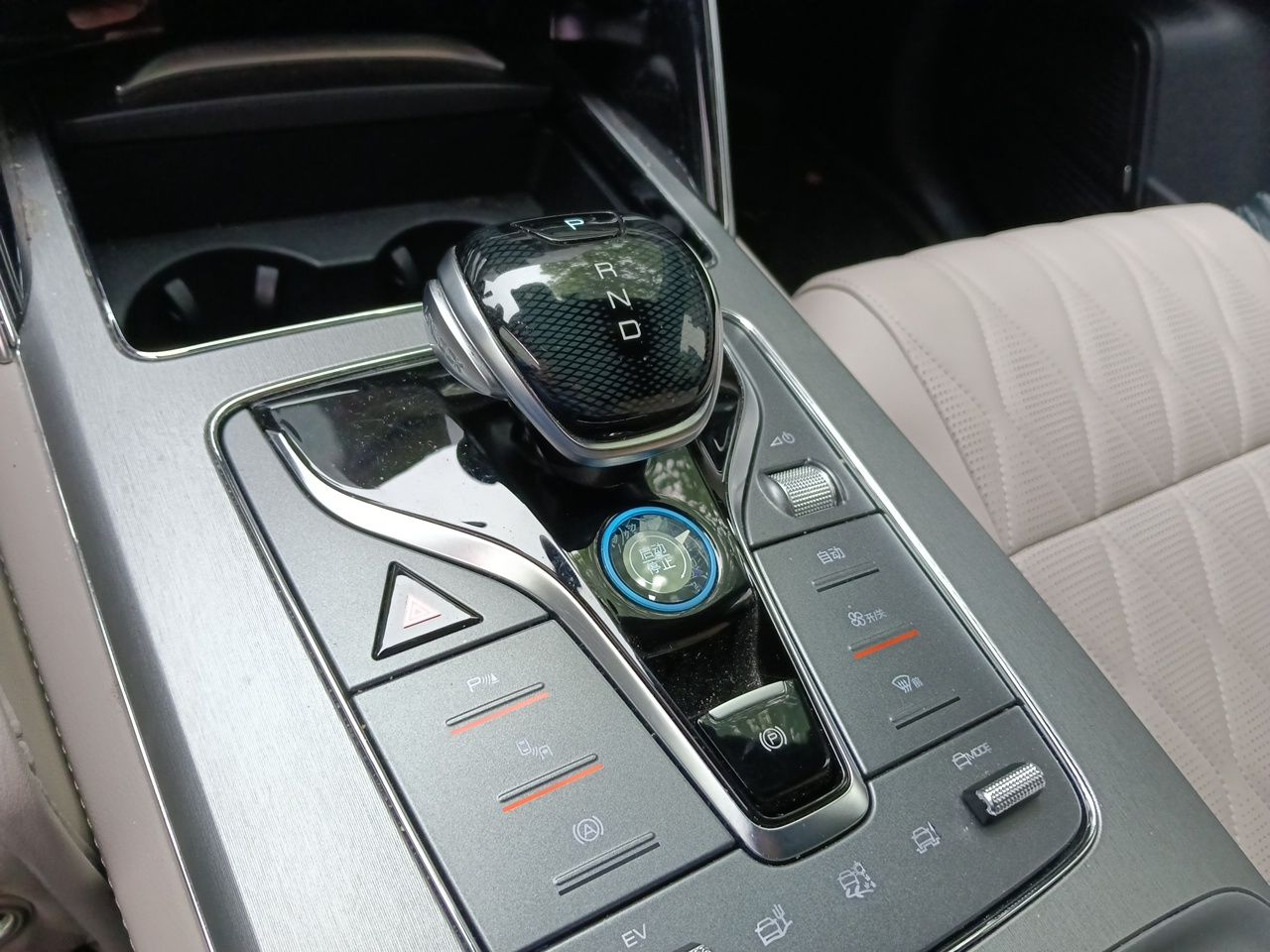 BYD Tang New Energy 2024 DM-p Glory Edition 215KM All-Wheel-Drive Premium Model — снимка 14
