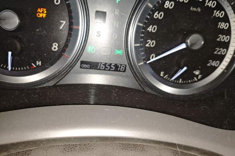 Used Lexus ES 2010 240 Luxury Edition Odometer Close Up