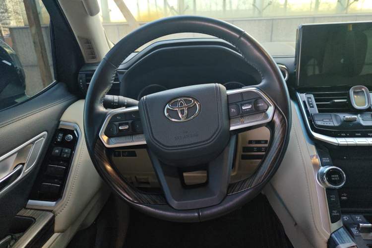 Used Toyota Land Cruiser 
