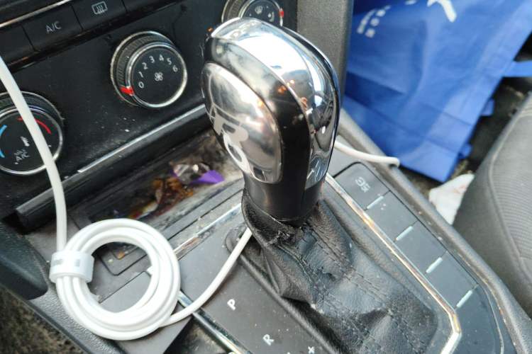 Used Volkswagen Lamando 2015 230TSI DSG Fashion Edition Gear Lever