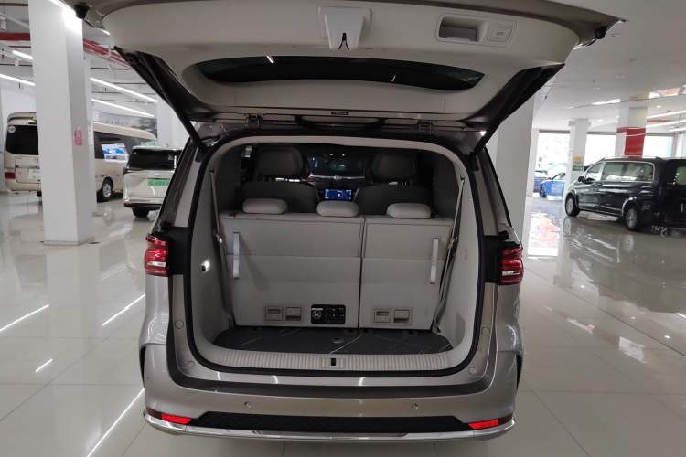 Used Roewe iMAX8 2023 400TGI Comfort Edition