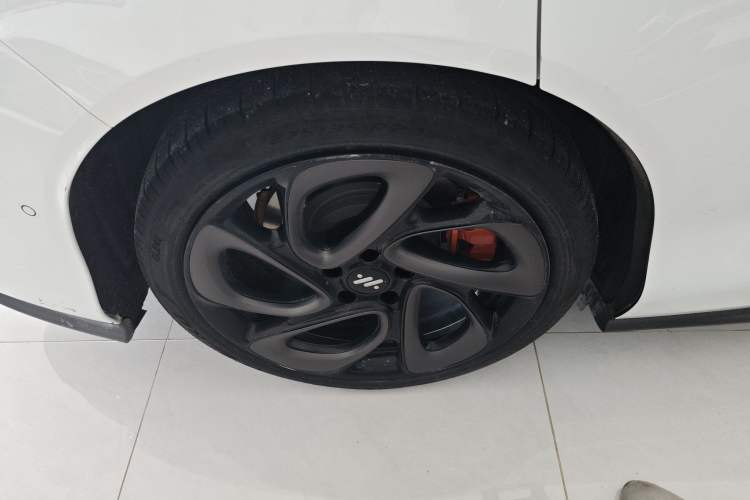 Used IM L6 2024 Max Extended-Range Version Right Rear Wheel Hub