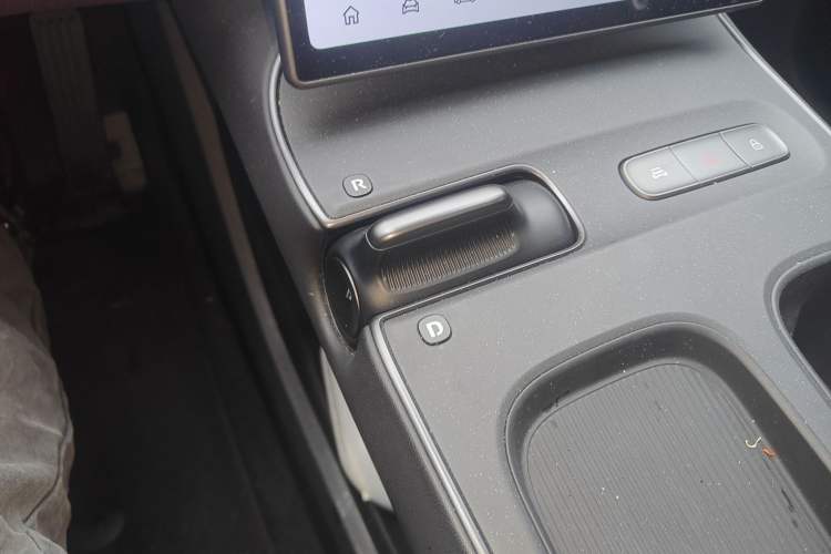 Used Nio ET5T 2023 75 kWh Touring Gear Lever