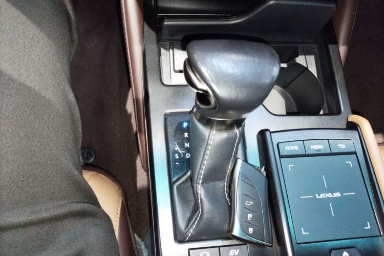 Used Lexus ES 2020 300h Deluxe Edition
