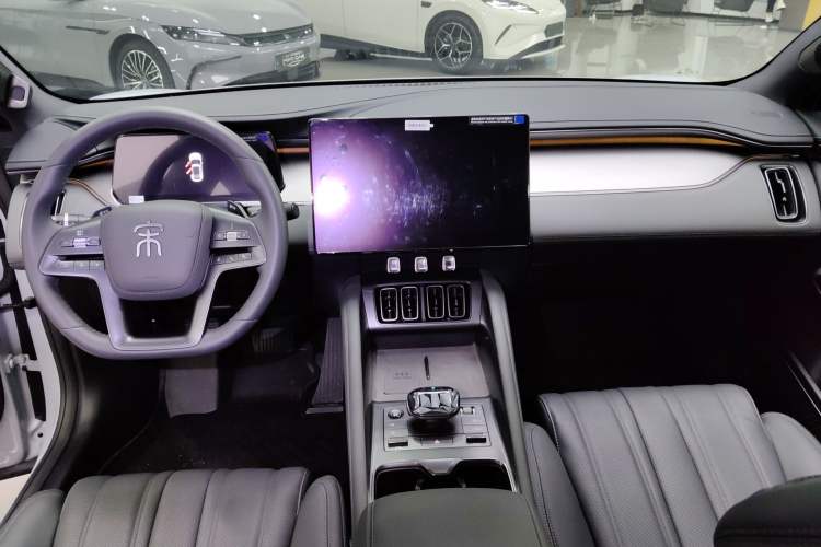 Used BYD Song L EV 2025 Intelligent Driving Version 662 km LiDAR Excellence Edition
