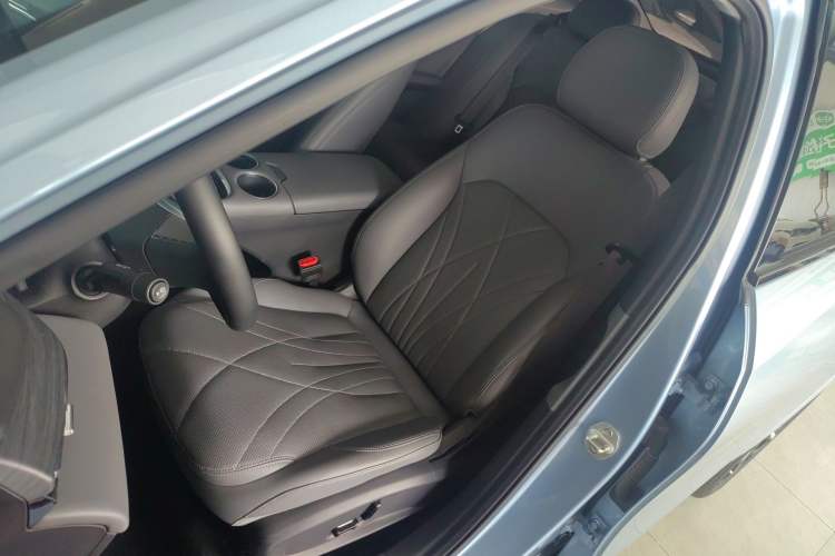 Used Geely Galaxy L6 2025 EM-i 140km Starship Edition
