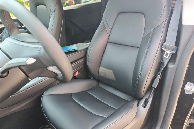 Used Tesla Model Y 2023 Long-Range All-Wheel-Drive Version
